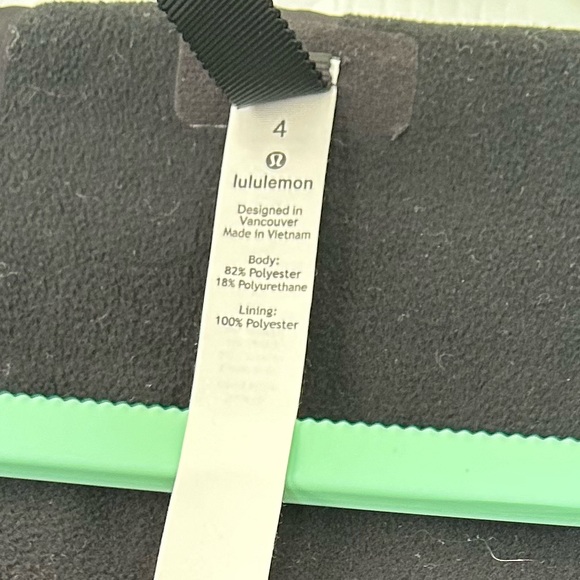 Lululemon rain jacket - Picture 3 of 4